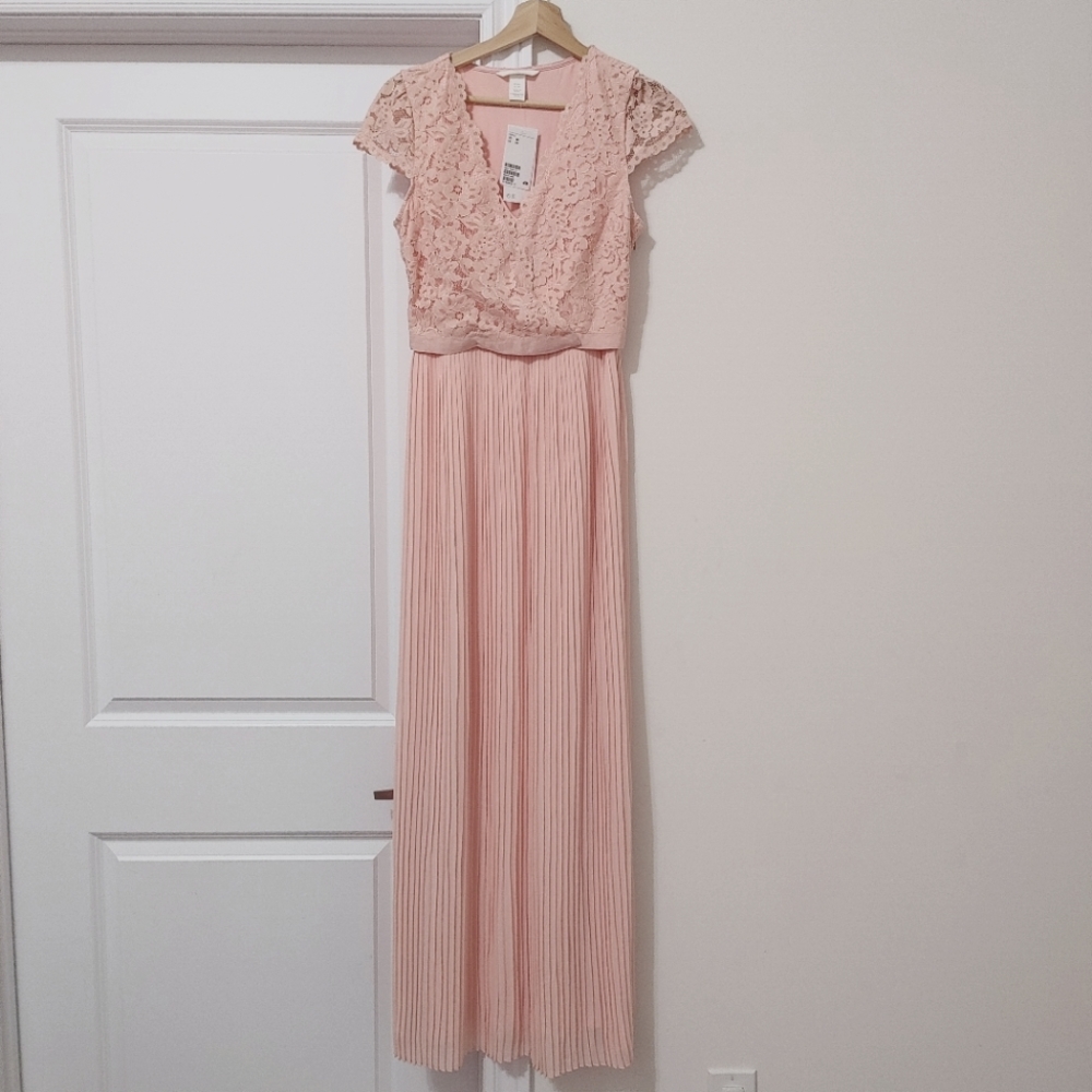 ✅✅ SOLD ✅✅ H&M MAMA Nursing Dress BNWT XS